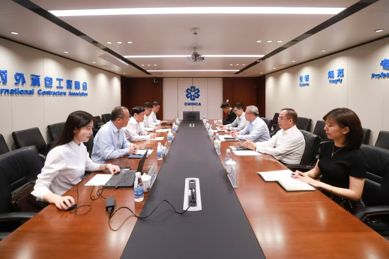 李立新會見對外承包工程商會會長房秋晨